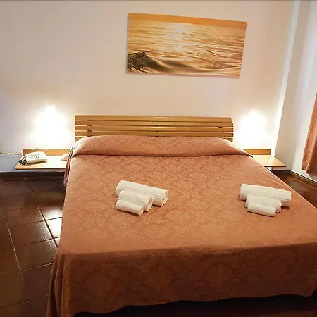 Garibaldi Hotel 3*